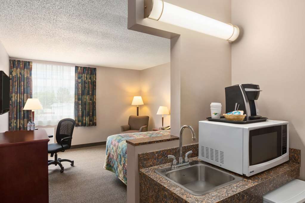 Travelodge Hanna Canada Grey Værelse billede
